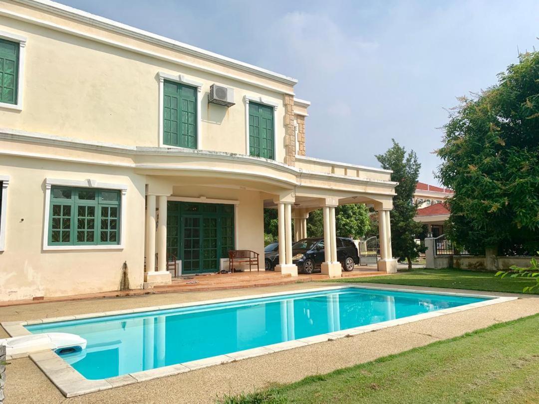 Villa Shamir Sepang Eksteriør billede